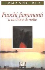 Fuochi fiammanti a un'hora di notte