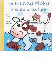 La mucca Moka impara a nuotare