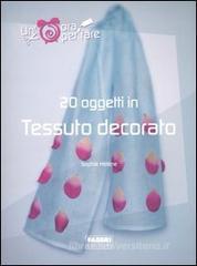 Venti oggetti in tessuto decorato Venti oggetti in tessuto decorato