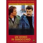 Un uomo in ginocchio